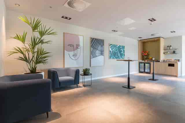 Modern meeting space at Crowne Plaza Utrecht, perfect for networking and social events.