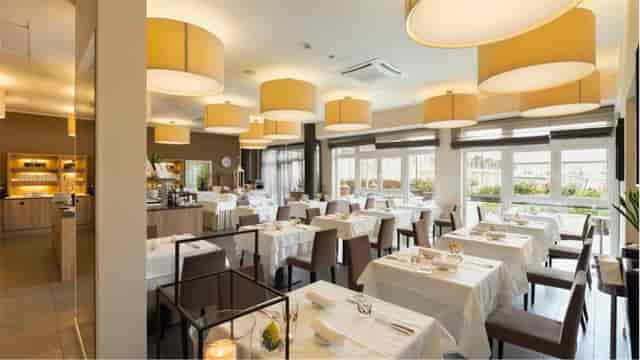 Elegant restaurant setting at Hotel Principe di Lazise for corporate events and private dinners.