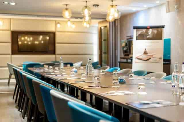 Modern meeting room in Mercure London Hyde Park, perfect for professional events.