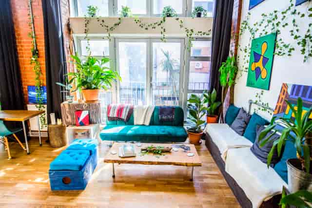 Vibrant meeting space on Kingsland Road, ideal for creative brainstorming sessions.
