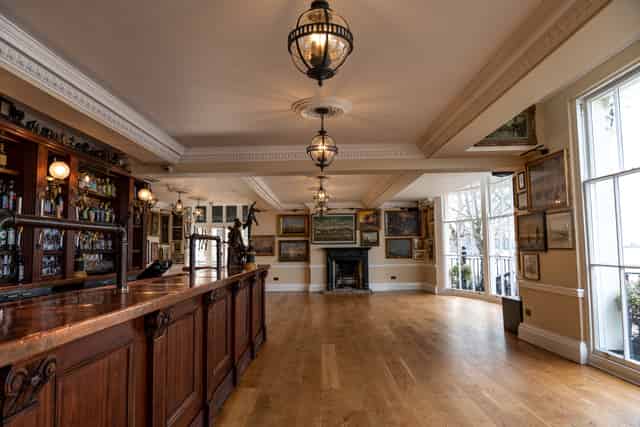 Hawke and Howe Bar