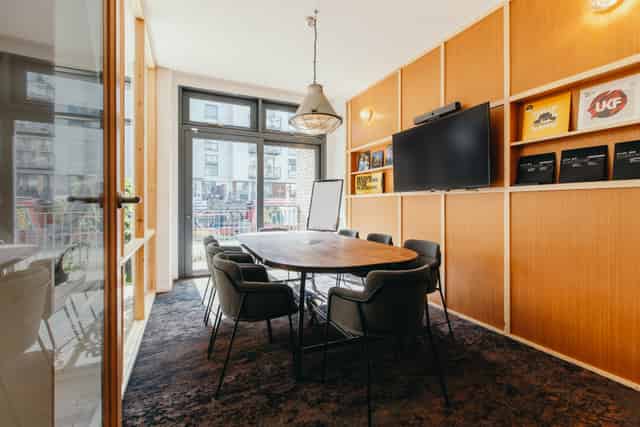 Nova - Meeting Room