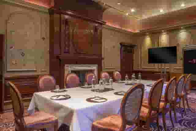 The Roseate, Reading