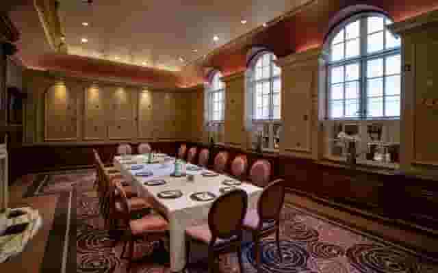 The Roseate, Reading
