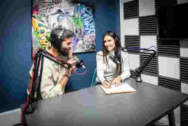 Charles et Danes Podcast room