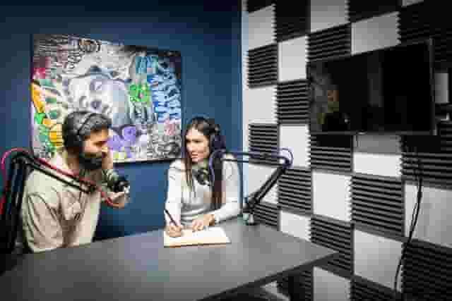 Charles et Danes Podcast room