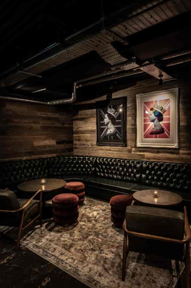 Stylish private bar with plush seating, ideal for networking events and meetings.
