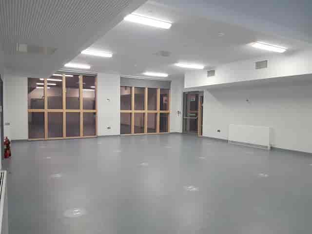Western Meeting Hall: bright, versatile event space for meetings and workshops.