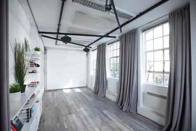 Versatile FOMO Studios event space with natural light for meetings and workshops.