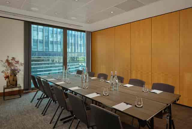 Putney Suite meeting room at Park Plaza with large table, ideal for executive workshops.