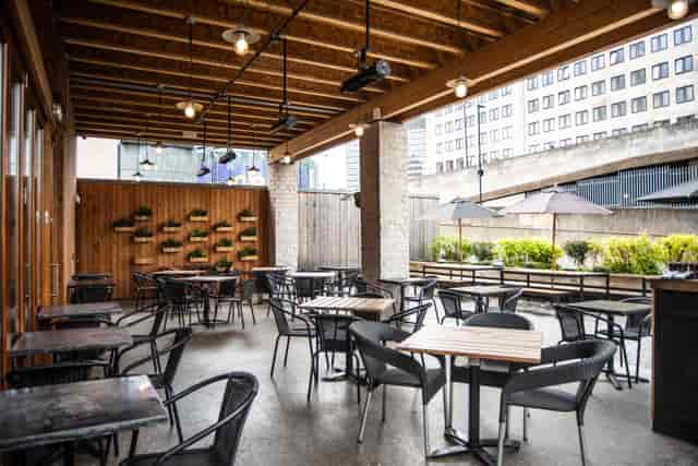 Versatile outdoor event space with modern decor for casual meetings and social gatherings.