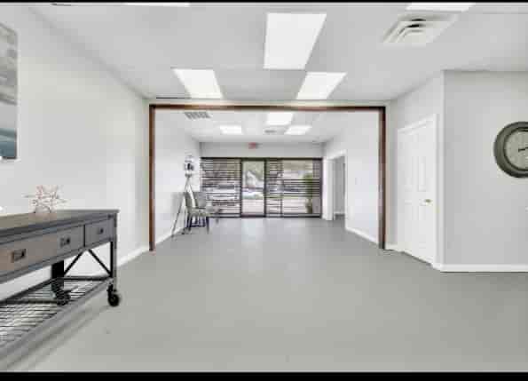 Versatile event space with natural light, ideal for meetings and workshops.