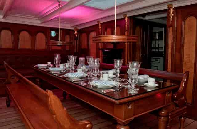 Elegant dining table in vintage Masters Saloon, perfect for upscale events and gatherings.
