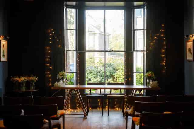 Pembroke Suite event space with natural light, ideal for gatherings and meetings.