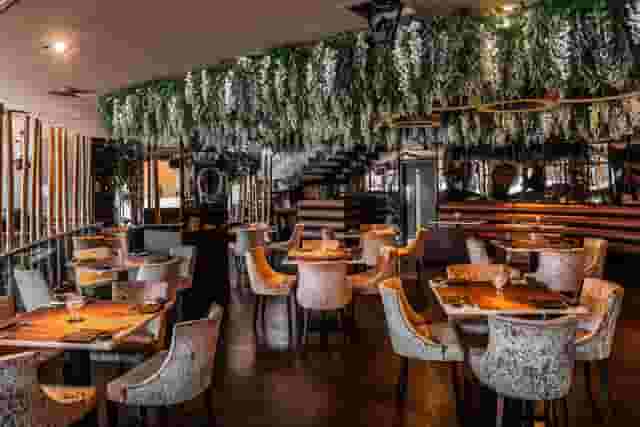 Restaurant / Cocktail Lounge
