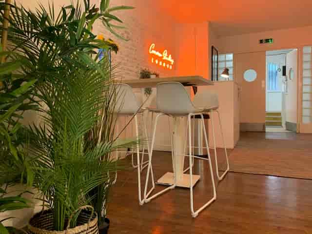 Modern lounge at Cromer Studios, ideal for networking and casual meetings.