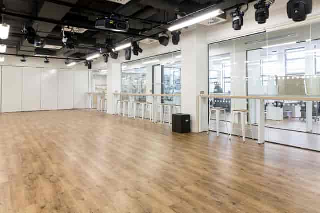 Versatile meeting space with wooden floors, ideal for corporate events and workshops.