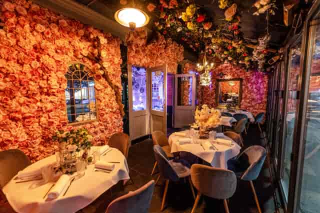 Elegant dining space at The Club in Chelsea Lodge, perfect for upscale events and gatherings.