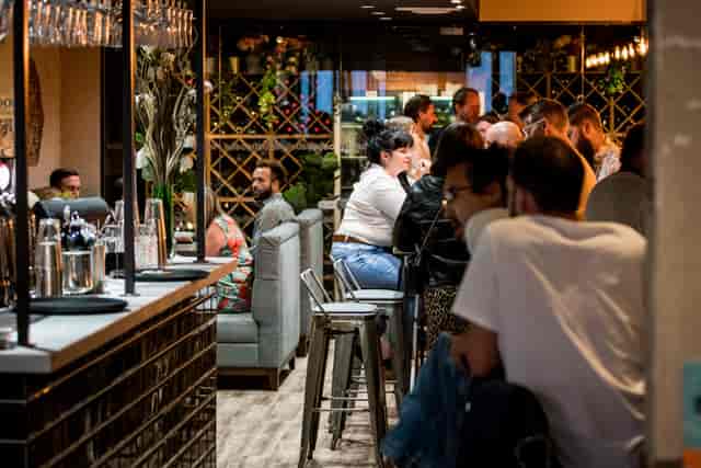 Vibrant BoBo venue with stylish bar, ideal for networking and social gatherings.