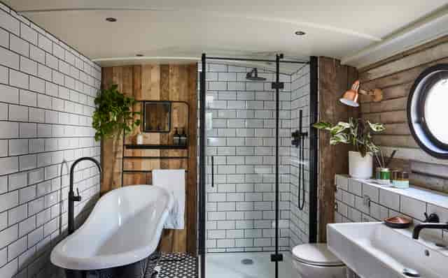 Stylish bathroom with glass shower in Paddington West Boutique Hotel Boat, London events.