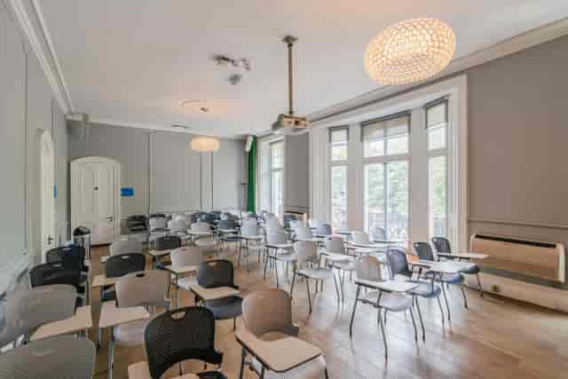 Notting Hill Room at CIEE London: bright meeting space for corporate events and workshops.