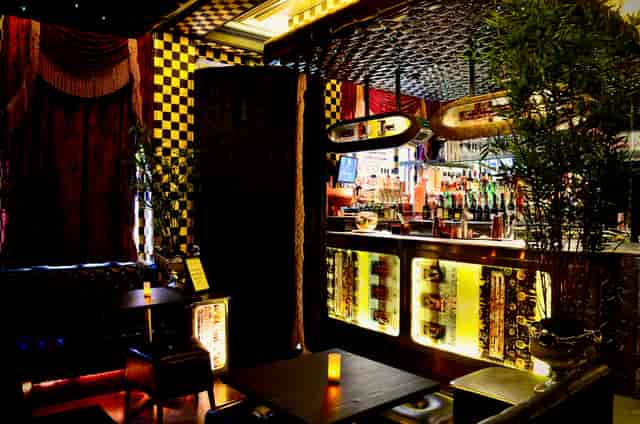 Vibrant Main Bar at 1989 Clubhouse, ideal for networking events and cocktail receptions.