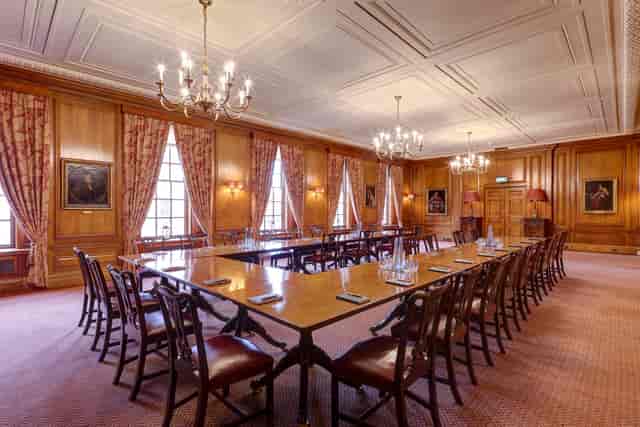 Inner Temple Parliament Chamber: U-shape table, wood, executive meeting, negotiations