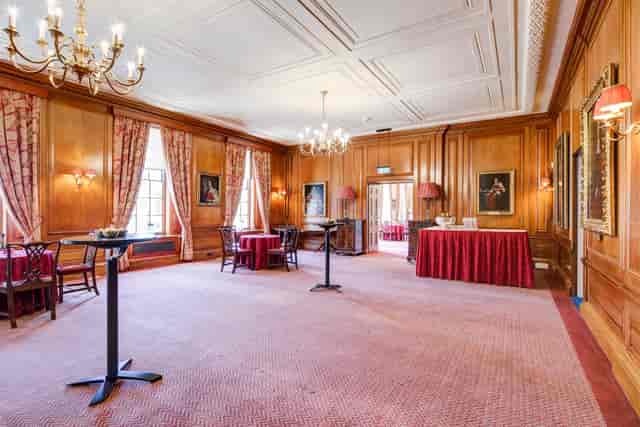 Inner Temple Parliament Chamber: wood, chandelier, corporate event, gala