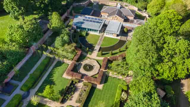 Foots Cray Mansion: elegant venue with landscaped gardens for weddings and events.