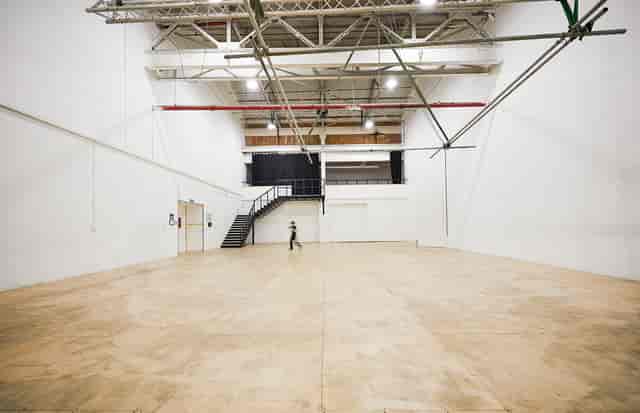 Spacious event venue with high ceilings for conferences and exhibitions in Sugar Studios.