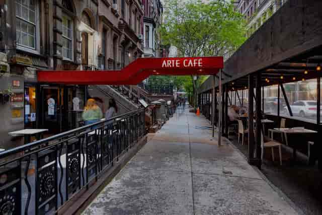 Vibrant outdoor dining at Arte Cafe, perfect for casual meetings and networking events.