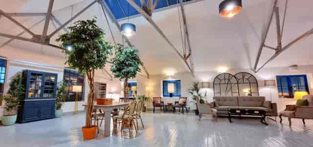 L'Atelier event space in London with high ceilings, ideal for workshops and networking.