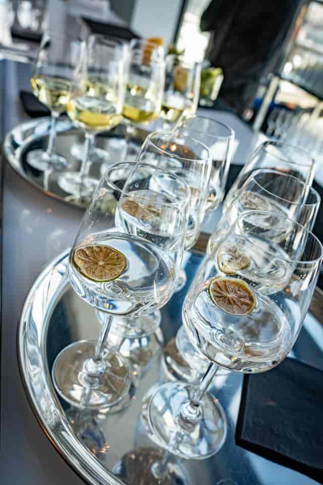 Elegant glasses of water with dried lime at GLASSHOUSE 21 for sophisticated events.