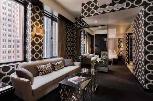 Indoor pool event space at Room Mate Grace Hotel, ideal for intimate meetings and gatherings.