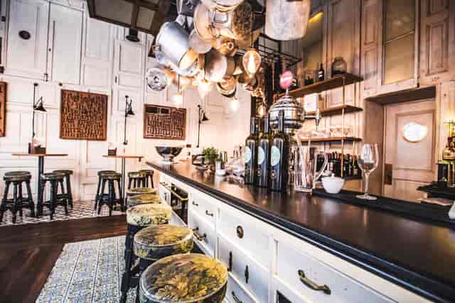 Stylish bar area in Ibérica Victoria, perfect for intimate gatherings and networking events.