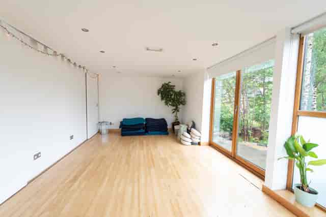 Versatile event space with natural light, ideal for workshops and retreats.