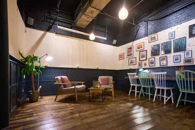 Cozy meeting space at Snug SW16 Bar and Kitchen, perfect for gatherings and brainstorming.