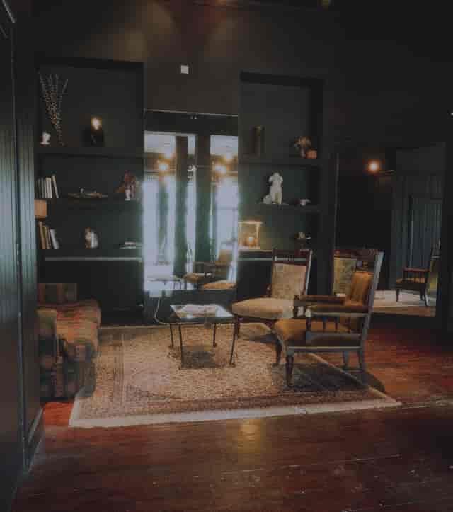 Cozy meeting space in GRAVITAS, perfect for workshops and team-building activities.