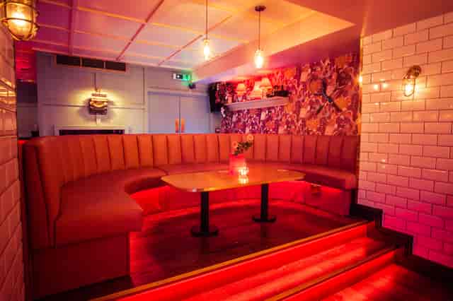 Stylish lounge area for intimate gatherings in Simmons|Leicester Square, ideal for networking events.