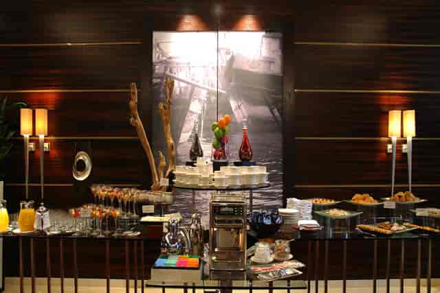 Elegant refreshment station at Gizza 1, Raffles Dubai for networking events and conferences.