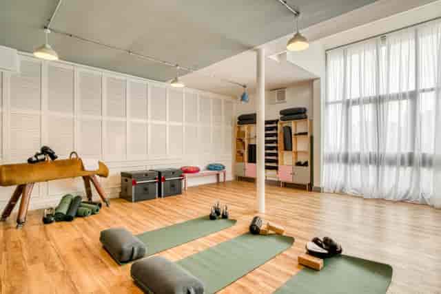Wellness Room in Birmingham Selina, ideal for retreats and team-building events.