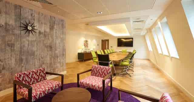 Modern meeting room at etc.venues Fenchurch Street, ideal for brainstorming and presentations.