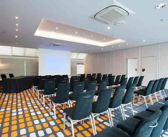 Modern meeting room in Hilton Paris La Defense, ideal for corporate events and presentations.