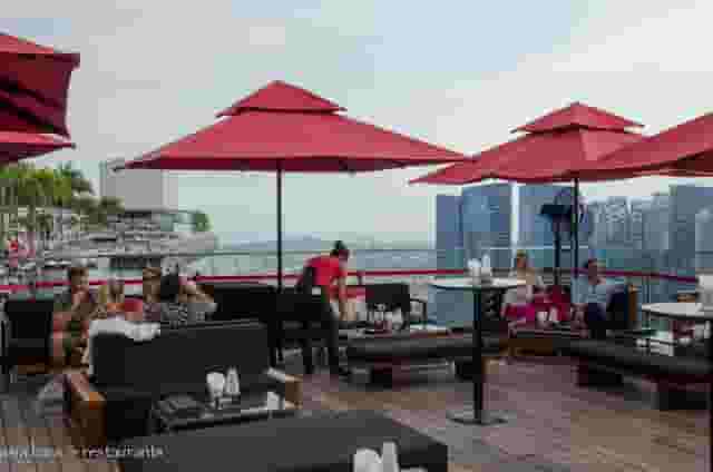 CÉ LA VI Club Lounge