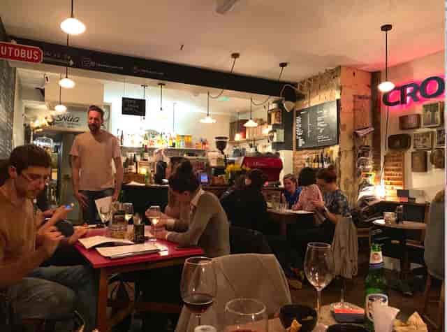 Cozy café in Bermondsey, perfect for informal meetings and networking events.