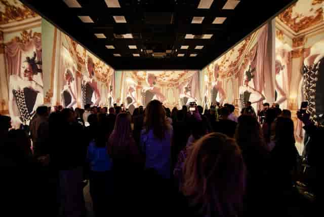 Blank Canvas frameless projection event | Product launch
