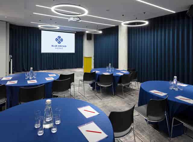 Thames Suite meeting space with round tables, ideal for corporate events and workshops.