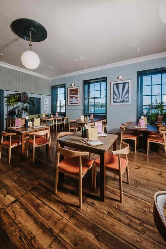 Modern event space with natural light, ideal for networking and gatherings.