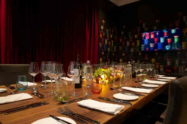 Elegant meeting room at Hotel Xenia, perfect for intimate gatherings and presentations.