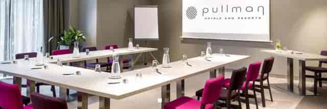 Königsplatz meeting room in Munich with modern seating for professional events.